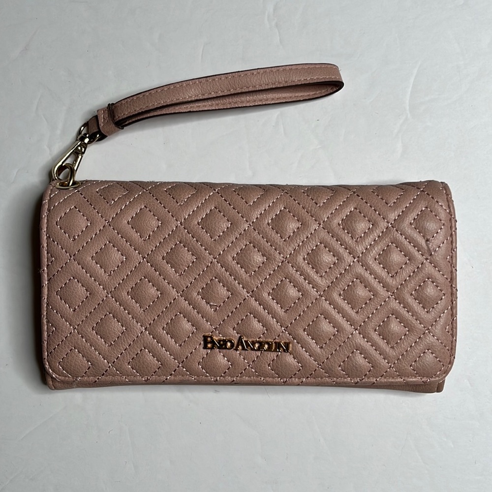 Enzo Angiolini Multi compartment Wristlet